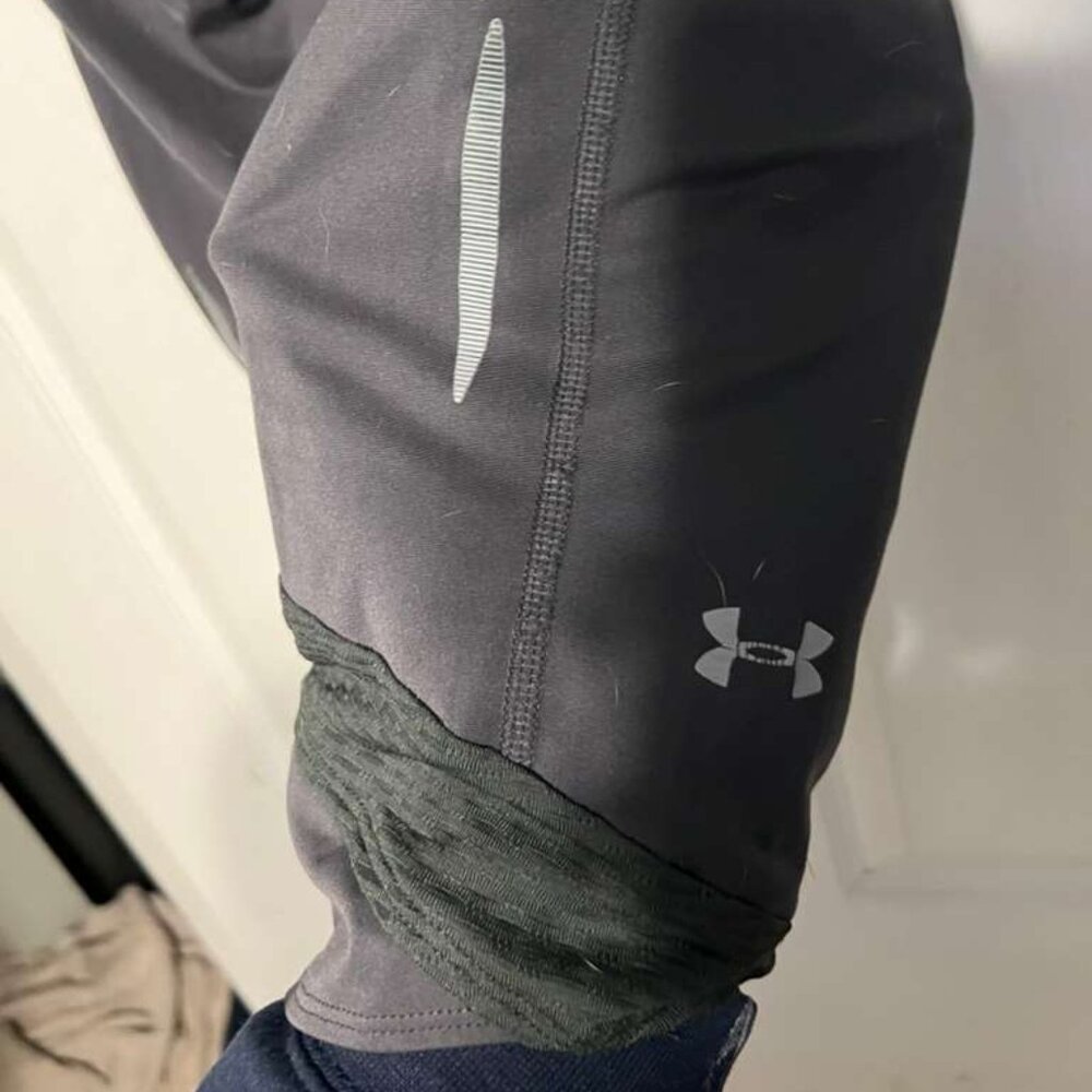 Under Armour Gray Capri Leggings – Size M